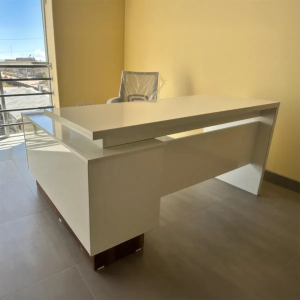 ESCRITORIO EJECUTIVO / GERENCIAL EN L